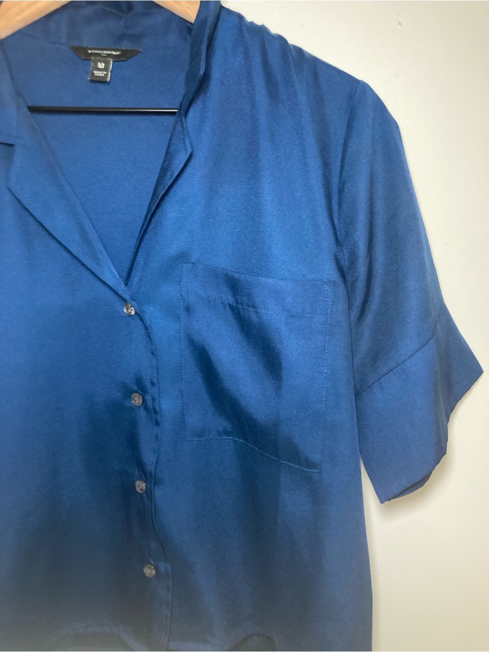 Banana Republic Factory Short Sleeve cropped Navy Button-Up Blouse - Picture 3 of 7
